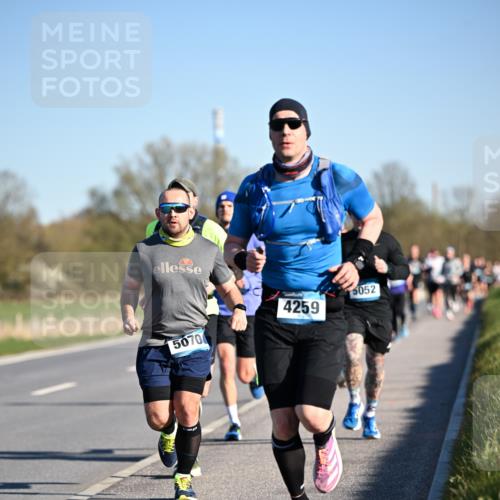 06.04.2025 - 44. Internationalen Wilhelmsburger Insellauf Dr. Thomas Lammeyer http://msf.ph/oto/7551404 06.04.2025 09:24:15 Laufen 5070, 4259, 5052 meine-sportfotos.de