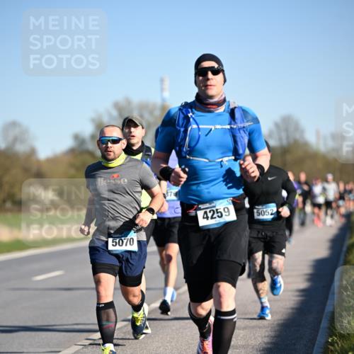06.04.2025 - 44. Internationalen Wilhelmsburger Insellauf Dr. Thomas Lammeyer http://msf.ph/oto/7551408 06.04.2025 09:24:16 Laufen 5070, 4259, 5052 meine-sportfotos.de