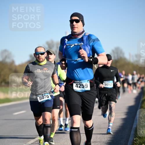 06.04.2025 - 44. Internationalen Wilhelmsburger Insellauf Dr. Thomas Lammeyer http://msf.ph/oto/7551413 06.04.2025 09:24:16 Laufen 5070, 4259, 5052 meine-sportfotos.de