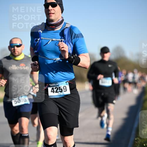 06.04.2025 - 44. Internationalen Wilhelmsburger Insellauf Dr. Thomas Lammeyer http://msf.ph/oto/7551424 06.04.2025 09:24:16 Laufen 5070, 4745, 10, 4259 meine-sportfotos.de