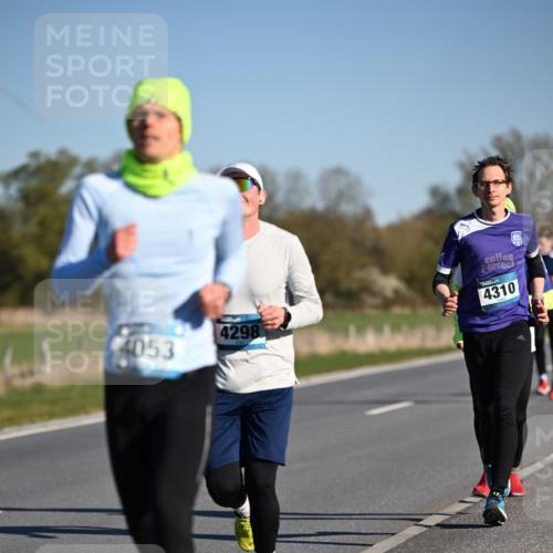 06.04.2025 - 44. Internationalen Wilhelmsburger Insellauf Dr. Thomas Lammeyer http://msf.ph/oto/7551469 06.04.2025 09:24:26 Laufen 4053, 4298, 4310 meine-sportfotos.de
