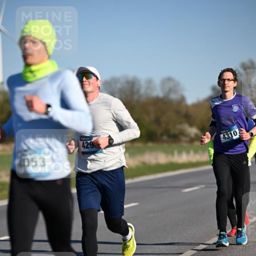 06.04.2025 - 44. Internationalen Wilhelmsburger Insellauf Dr. Thomas Lammeyer http://msf.ph/oto/7551473 06.04.2025 09:24:26 Laufen 429, 4053, 4310 meine-sportfotos.de