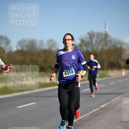 06.04.2025 - 44. Internationalen Wilhelmsburger Insellauf Dr. Thomas Lammeyer http://msf.ph/oto/7551477 06.04.2025 09:24:26 Laufen 4310 meine-sportfotos.de