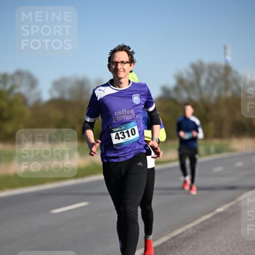 06.04.2025 - 44. Internationalen Wilhelmsburger Insellauf Dr. Thomas Lammeyer http://msf.ph/oto/7551485 06.04.2025 09:24:27 Laufen 4310 meine-sportfotos.de