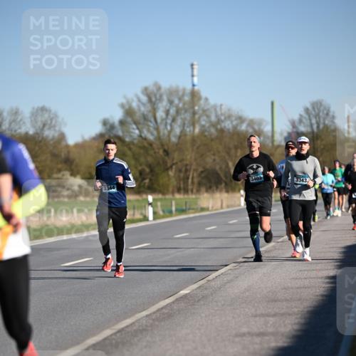 06.04.2025 - 44. Internationalen Wilhelmsburger Insellauf Dr. Thomas Lammeyer http://msf.ph/oto/7551488 06.04.2025 09:24:28 Laufen 3344, 3403, 3343 meine-sportfotos.de