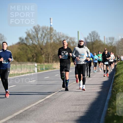 06.04.2025 - 44. Internationalen Wilhelmsburger Insellauf Dr. Thomas Lammeyer http://msf.ph/oto/7551494 06.04.2025 09:24:29 Laufen 3344, 3403, 3343 meine-sportfotos.de