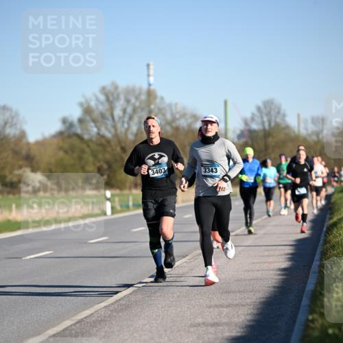 06.04.2025 - 44. Internationalen Wilhelmsburger Insellauf Dr. Thomas Lammeyer http://msf.ph/oto/7551509 06.04.2025 09:24:30 Laufen 3403, 3343 meine-sportfotos.de