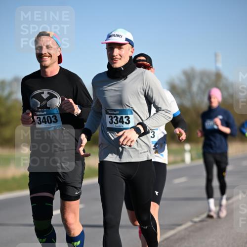 06.04.2025 - 44. Internationalen Wilhelmsburger Insellauf Dr. Thomas Lammeyer http://msf.ph/oto/7551527 06.04.2025 09:24:33 Laufen 3403, 3343, 3 meine-sportfotos.de