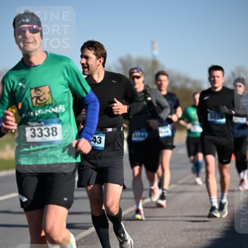 06.04.2025 - 44. Internationalen Wilhelmsburger Insellauf Dr. Thomas Lammeyer http://msf.ph/oto/7551624 06.04.2025 09:24:46 Laufen 3338, 43, 3, 1544, 5076 meine-sportfotos.de