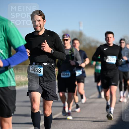 06.04.2025 - 44. Internationalen Wilhelmsburger Insellauf Dr. Thomas Lammeyer http://msf.ph/oto/7551628 06.04.2025 09:24:46 Laufen 3, 3443, 3, 5076 meine-sportfotos.de