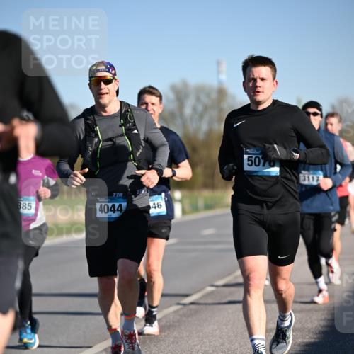 06.04.2025 - 44. Internationalen Wilhelmsburger Insellauf Dr. Thomas Lammeyer http://msf.ph/oto/7551635 06.04.2025 09:24:47 Laufen 885, 73, 4044, 46, 5076 meine-sportfotos.de