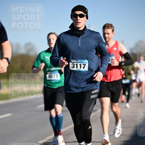 06.04.2025 - 44. Internationalen Wilhelmsburger Insellauf Dr. Thomas Lammeyer http://msf.ph/oto/7551663 06.04.2025 09:24:49 Laufen 4073, 3117 meine-sportfotos.de