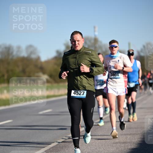 06.04.2025 - 44. Internationalen Wilhelmsburger Insellauf Dr. Thomas Lammeyer http://msf.ph/oto/7551688 06.04.2025 09:24:54 Laufen 4527, 3804 meine-sportfotos.de