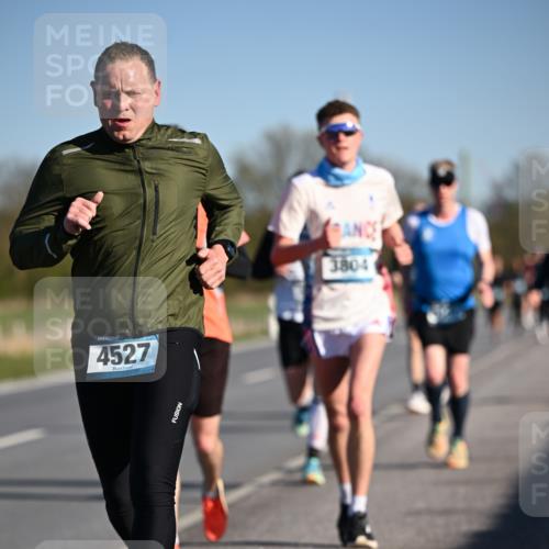 06.04.2025 - 44. Internationalen Wilhelmsburger Insellauf Dr. Thomas Lammeyer http://msf.ph/oto/7551694 06.04.2025 09:24:55 Laufen 4527, 3804 meine-sportfotos.de