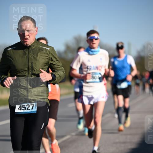 06.04.2025 - 44. Internationalen Wilhelmsburger Insellauf Dr. Thomas Lammeyer http://msf.ph/oto/7551696 06.04.2025 09:24:55 Laufen 4527, 804 meine-sportfotos.de