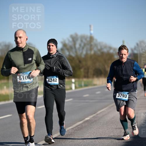 06.04.2025 - 44. Internationalen Wilhelmsburger Insellauf Dr. Thomas Lammeyer http://msf.ph/oto/7551742 06.04.2025 09:24:59 Laufen 510, 4242, 3793 meine-sportfotos.de