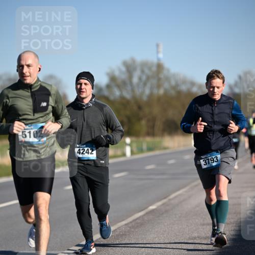 06.04.2025 - 44. Internationalen Wilhelmsburger Insellauf Dr. Thomas Lammeyer http://msf.ph/oto/7551744 06.04.2025 09:24:59 Laufen 5102, 4242, 3793 meine-sportfotos.de