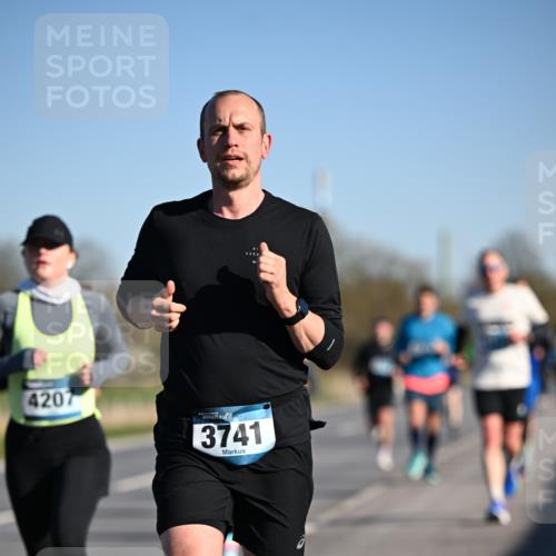 06.04.2025 - 44. Internationalen Wilhelmsburger Insellauf Dr. Thomas Lammeyer http://msf.ph/oto/7551783 06.04.2025 09:25:07 Laufen 4207, 3741 meine-sportfotos.de