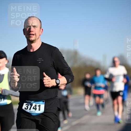 06.04.2025 - 44. Internationalen Wilhelmsburger Insellauf Dr. Thomas Lammeyer http://msf.ph/oto/7551787 06.04.2025 09:25:08 Laufen 87, 3741 meine-sportfotos.de