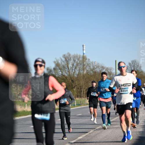06.04.2025 - 44. Internationalen Wilhelmsburger Insellauf Dr. Thomas Lammeyer http://msf.ph/oto/7551791 06.04.2025 09:25:08 Laufen 512, 4484, 4419, 4135 meine-sportfotos.de