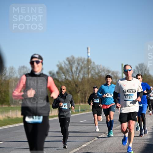 06.04.2025 - 44. Internationalen Wilhelmsburger Insellauf Dr. Thomas Lammeyer http://msf.ph/oto/7551795 06.04.2025 09:25:09 Laufen 9410, 135, 4419, 5126, 4484 meine-sportfotos.de