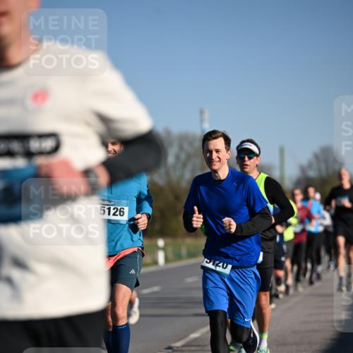 06.04.2025 - 44. Internationalen Wilhelmsburger Insellauf Dr. Thomas Lammeyer http://msf.ph/oto/7551835 06.04.2025 09:25:12 Laufen 5126, 5120 meine-sportfotos.de
