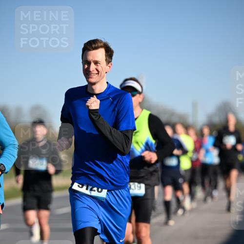 06.04.2025 - 44. Internationalen Wilhelmsburger Insellauf Dr. Thomas Lammeyer http://msf.ph/oto/7551852 06.04.2025 09:25:13 Laufen 939, 120 meine-sportfotos.de