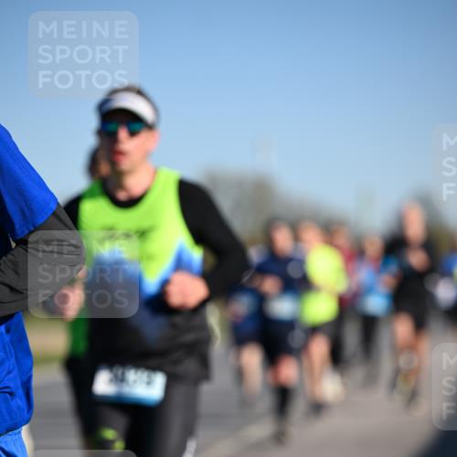 06.04.2025 - 44. Internationalen Wilhelmsburger Insellauf Dr. Thomas Lammeyer http://msf.ph/oto/7551863 06.04.2025 09:25:14 Laufen  meine-sportfotos.de