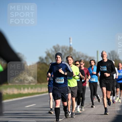 06.04.2025 - 44. Internationalen Wilhelmsburger Insellauf Dr. Thomas Lammeyer http://msf.ph/oto/7551867 06.04.2025 09:25:15 Laufen 417, 3552, 699, 3535, 4603 meine-sportfotos.de