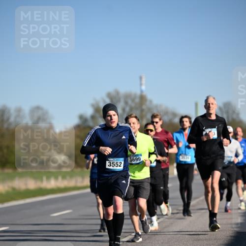 06.04.2025 - 44. Internationalen Wilhelmsburger Insellauf Dr. Thomas Lammeyer http://msf.ph/oto/7551871 06.04.2025 09:25:16 Laufen 3552, 3699, 3530 meine-sportfotos.de