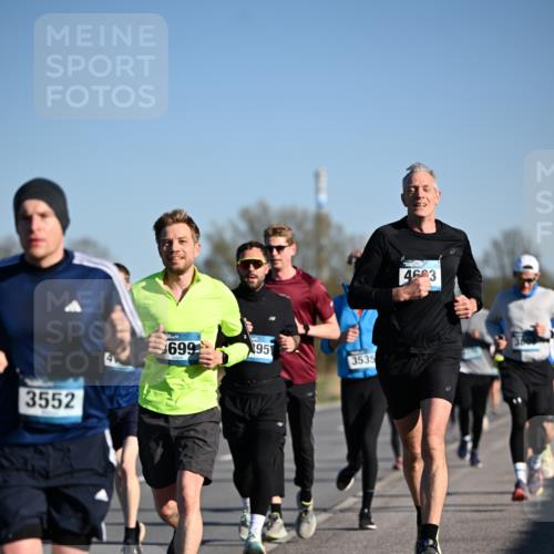 06.04.2025 - 44. Internationalen Wilhelmsburger Insellauf Dr. Thomas Lammeyer http://msf.ph/oto/7551892 06.04.2025 09:25:17 Laufen 3552, 699, 95, 3535, 463, 360 meine-sportfotos.de
