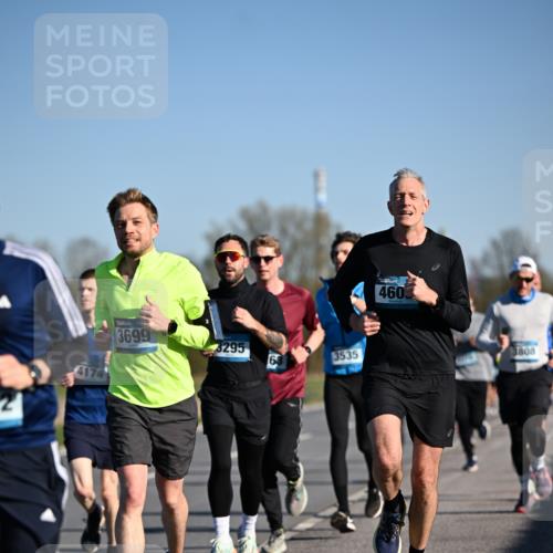 06.04.2025 - 44. Internationalen Wilhelmsburger Insellauf Dr. Thomas Lammeyer http://msf.ph/oto/7551897 06.04.2025 09:25:18 Laufen 3699, 3295, 6, 3535, 4603, 3808 meine-sportfotos.de
