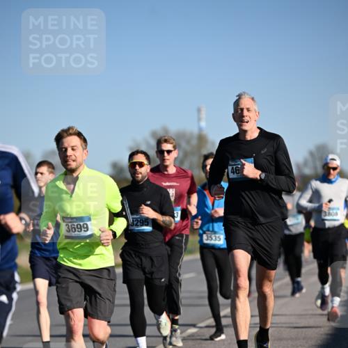 06.04.2025 - 44. Internationalen Wilhelmsburger Insellauf Dr. Thomas Lammeyer http://msf.ph/oto/7551899 06.04.2025 09:25:18 Laufen 3295, 3699, 71, 3535, 46, 3808 meine-sportfotos.de