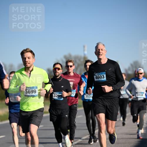 06.04.2025 - 44. Internationalen Wilhelmsburger Insellauf Dr. Thomas Lammeyer http://msf.ph/oto/7551901 06.04.2025 09:25:18 Laufen 417, 3699, 63, 3295, 3535, 4603, 3808 meine-sportfotos.de