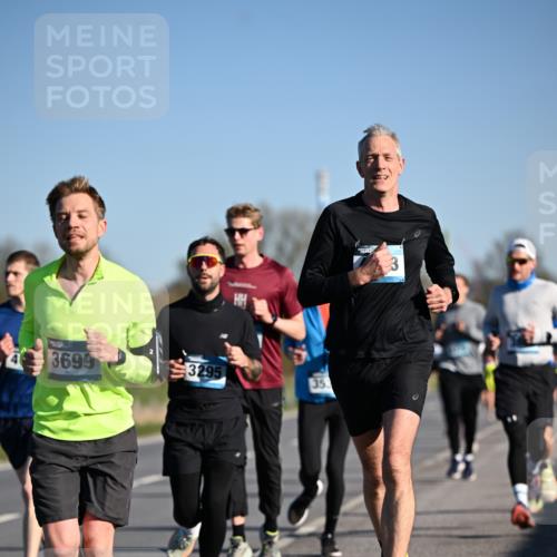 06.04.2025 - 44. Internationalen Wilhelmsburger Insellauf Dr. Thomas Lammeyer http://msf.ph/oto/7551905 06.04.2025 09:25:18 Laufen 3699, 3295, 35, 3 meine-sportfotos.de