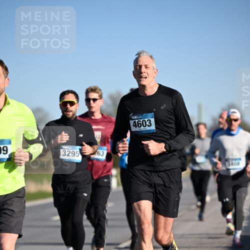 06.04.2025 - 44. Internationalen Wilhelmsburger Insellauf Dr. Thomas Lammeyer http://msf.ph/oto/7551911 06.04.2025 09:25:19 Laufen 4603, 99, 3295, 63, 3000 meine-sportfotos.de