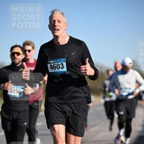 06.04.2025 - 44. Internationalen Wilhelmsburger Insellauf Dr. Thomas Lammeyer http://msf.ph/oto/7551924 06.04.2025 09:25:19 Laufen 329, 4603 meine-sportfotos.de