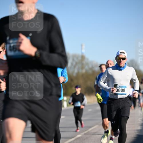06.04.2025 - 44. Internationalen Wilhelmsburger Insellauf Dr. Thomas Lammeyer http://msf.ph/oto/7551928 06.04.2025 09:25:20 Laufen 3808 meine-sportfotos.de