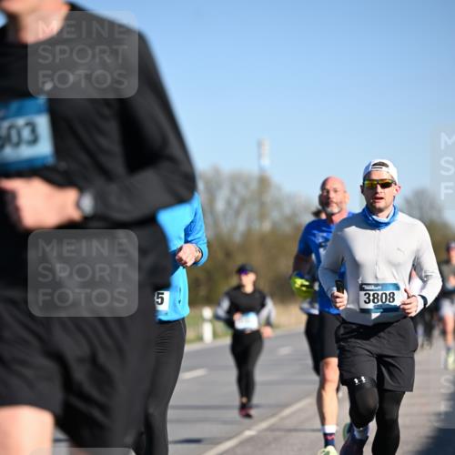 06.04.2025 - 44. Internationalen Wilhelmsburger Insellauf Dr. Thomas Lammeyer http://msf.ph/oto/7551930 06.04.2025 09:25:20 Laufen 03, 5, 3808, 13 meine-sportfotos.de