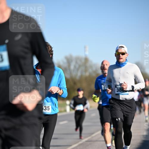 06.04.2025 - 44. Internationalen Wilhelmsburger Insellauf Dr. Thomas Lammeyer http://msf.ph/oto/7551932 06.04.2025 09:25:20 Laufen 35, 380 meine-sportfotos.de