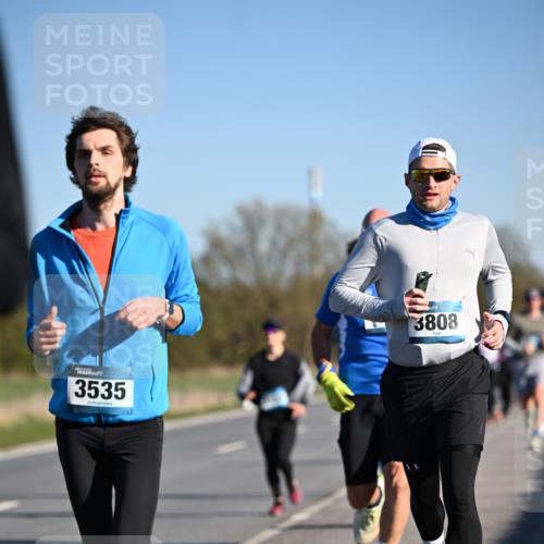 06.04.2025 - 44. Internationalen Wilhelmsburger Insellauf Dr. Thomas Lammeyer http://msf.ph/oto/7551938 06.04.2025 09:25:21 Laufen 3535, 3808 meine-sportfotos.de