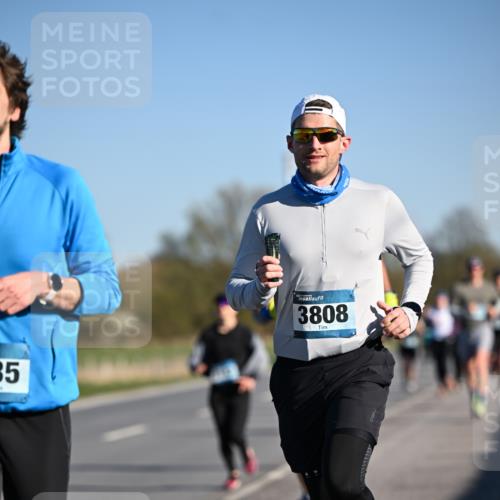 06.04.2025 - 44. Internationalen Wilhelmsburger Insellauf Dr. Thomas Lammeyer http://msf.ph/oto/7551944 06.04.2025 09:25:21 Laufen 35, 3808 meine-sportfotos.de