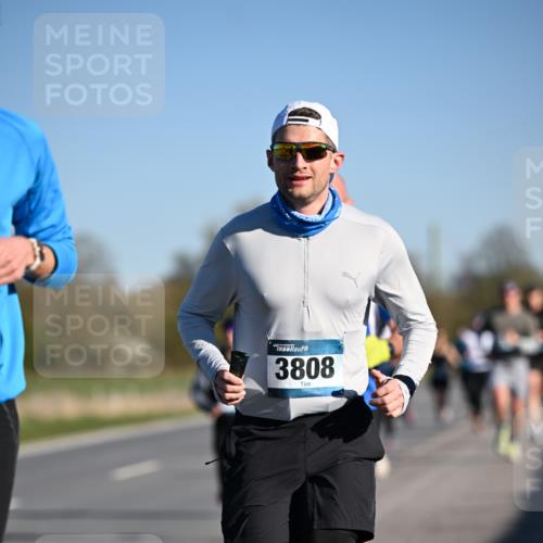 06.04.2025 - 44. Internationalen Wilhelmsburger Insellauf Dr. Thomas Lammeyer http://msf.ph/oto/7551948 06.04.2025 09:25:22 Laufen 44, 3808 meine-sportfotos.de