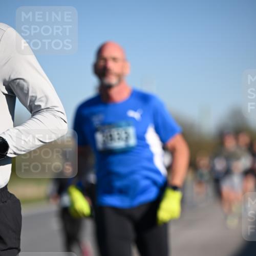 06.04.2025 - 44. Internationalen Wilhelmsburger Insellauf Dr. Thomas Lammeyer http://msf.ph/oto/7551960 06.04.2025 09:25:23 Laufen  meine-sportfotos.de