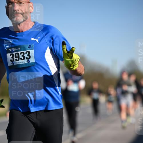 06.04.2025 - 44. Internationalen Wilhelmsburger Insellauf Dr. Thomas Lammeyer http://msf.ph/oto/7551966 06.04.2025 09:25:23 Laufen 02, 3933, 11 meine-sportfotos.de