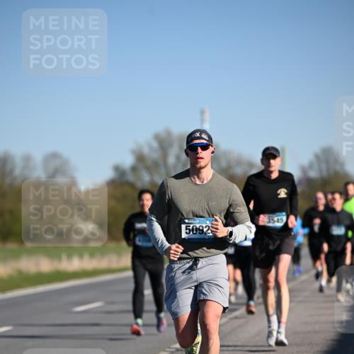06.04.2025 - 44. Internationalen Wilhelmsburger Insellauf Dr. Thomas Lammeyer http://msf.ph/oto/7551997 06.04.2025 09:25:27 Laufen 5092, 3545 meine-sportfotos.de