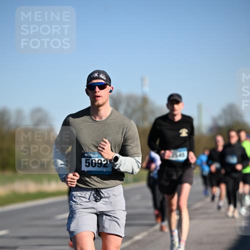 06.04.2025 - 44. Internationalen Wilhelmsburger Insellauf Dr. Thomas Lammeyer http://msf.ph/oto/7552009 06.04.2025 09:25:27 Laufen 5092, 30 meine-sportfotos.de