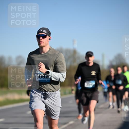 06.04.2025 - 44. Internationalen Wilhelmsburger Insellauf Dr. Thomas Lammeyer http://msf.ph/oto/7552011 06.04.2025 09:25:28 Laufen 5092 meine-sportfotos.de