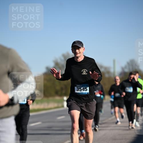 06.04.2025 - 44. Internationalen Wilhelmsburger Insellauf Dr. Thomas Lammeyer http://msf.ph/oto/7552016 06.04.2025 09:25:28 Laufen 3545 meine-sportfotos.de
