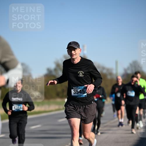 06.04.2025 - 44. Internationalen Wilhelmsburger Insellauf Dr. Thomas Lammeyer http://msf.ph/oto/7552018 06.04.2025 09:25:29 Laufen 4350, 3545 meine-sportfotos.de
